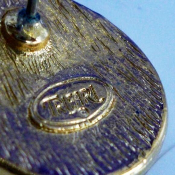 TRIFARI GOLD CRYSTAL TEARDROP PIERCED EARRINGS - Picture 4 of 4